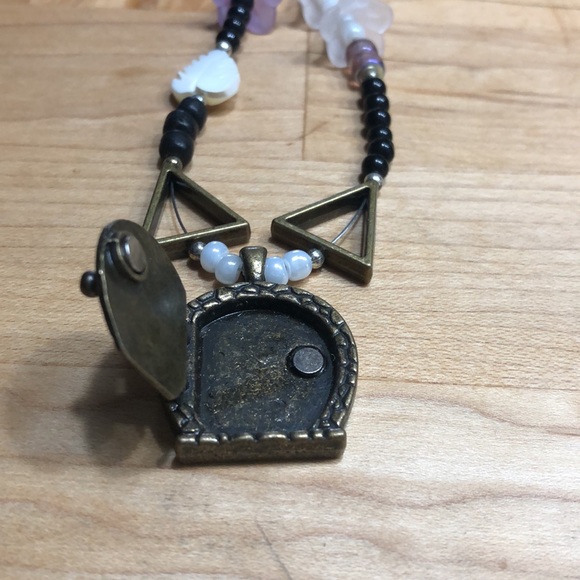 Handmade cottagecore faerie necklace. Cute faerie door that opens. Witch vibes - Picture 2 of 4